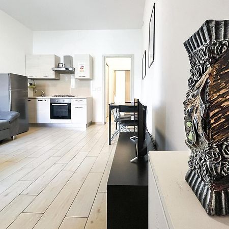 Along The Canal Smart Flat Naviglio - 4 People Corsico Exterior foto